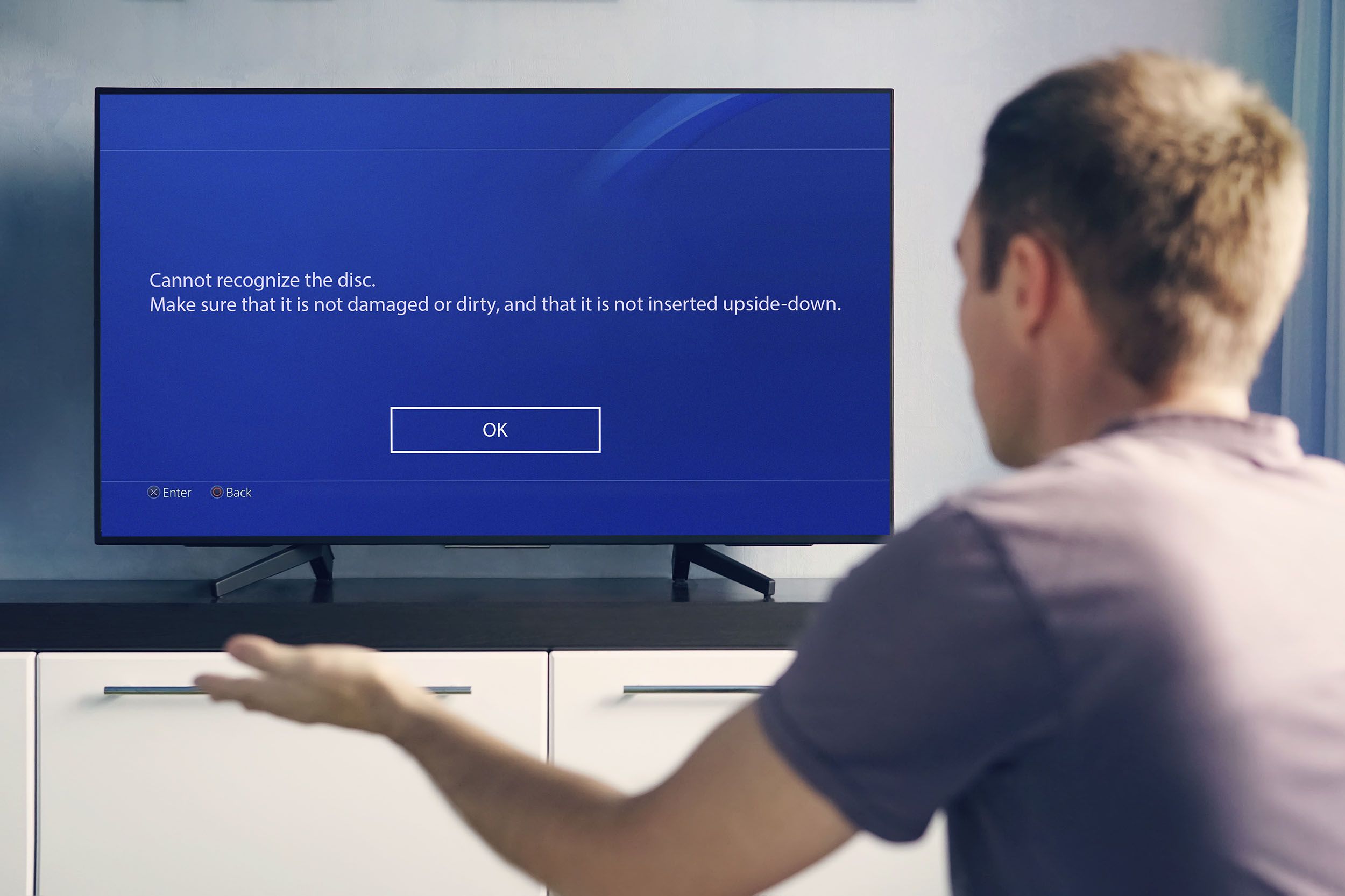 How to Fix a PS4 That Keeps Ejecting Discs or Beeping